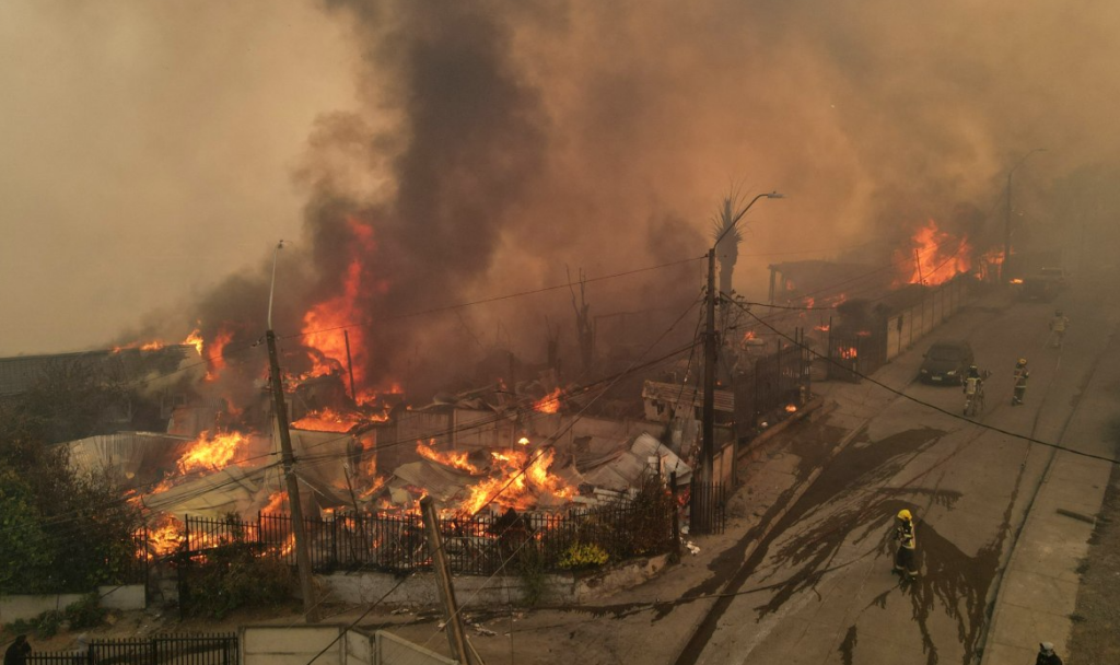 Bomberos contienen siete incendios simultáneos en El Salvador