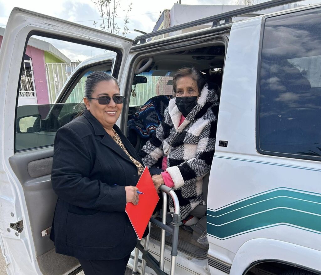 DIF Municipal entrega apoyo de movilidad a beneficiaria