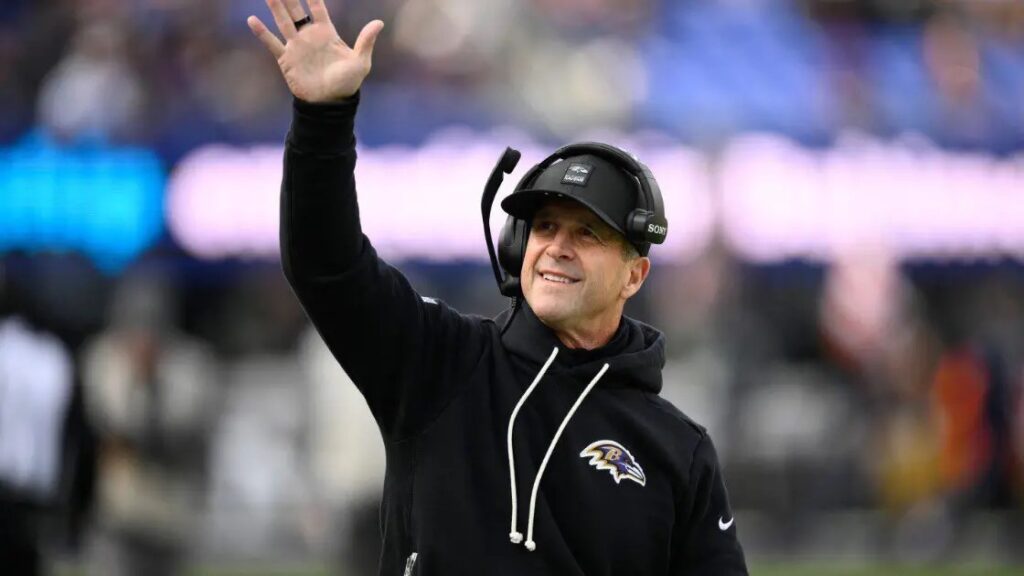 Baltimore busca nuevo rumbo: Harbaugh cesado tras fracaso ante los Steelers