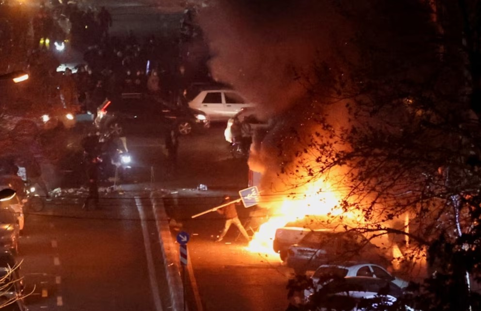 Irán admite alrededor de 2 mil muertos tras semanas de protestas