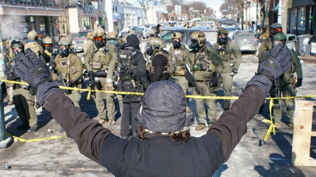 Trump ordena retirar agentes federales de protestas en Minneapolis
