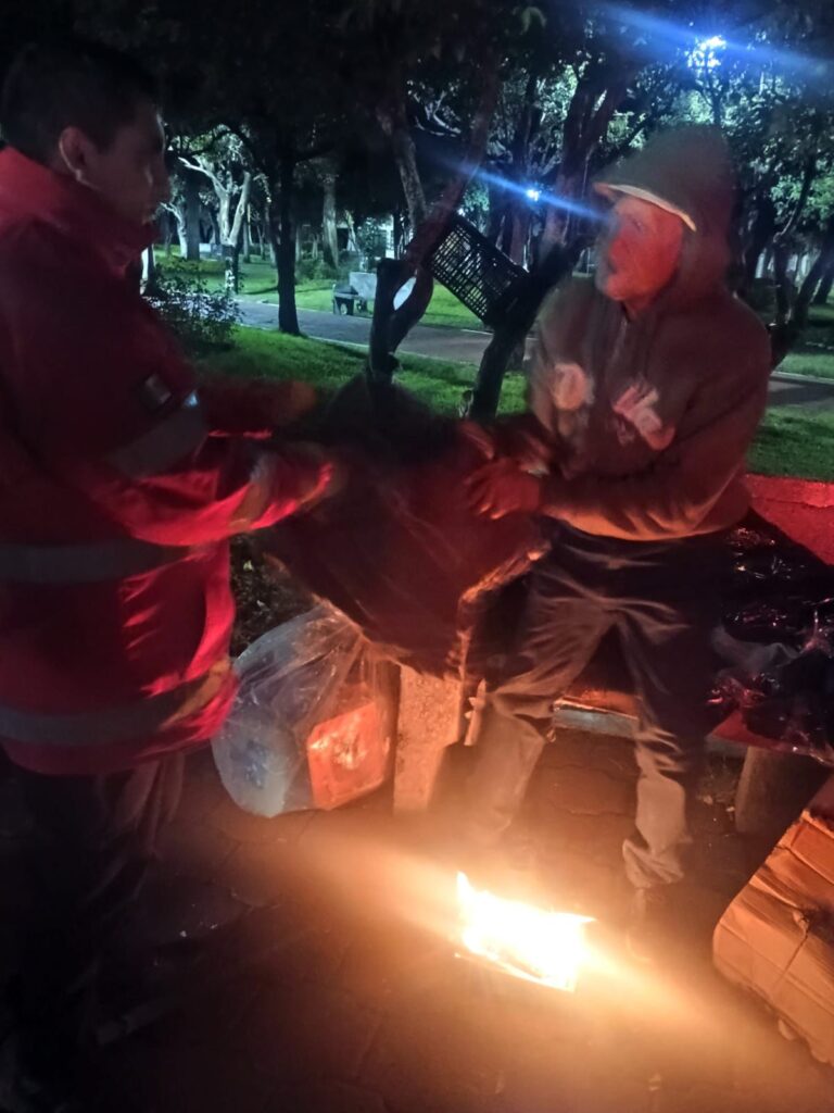 DMPC y DIF Municipal apoyan a personas en situación de calle ante intenso frío