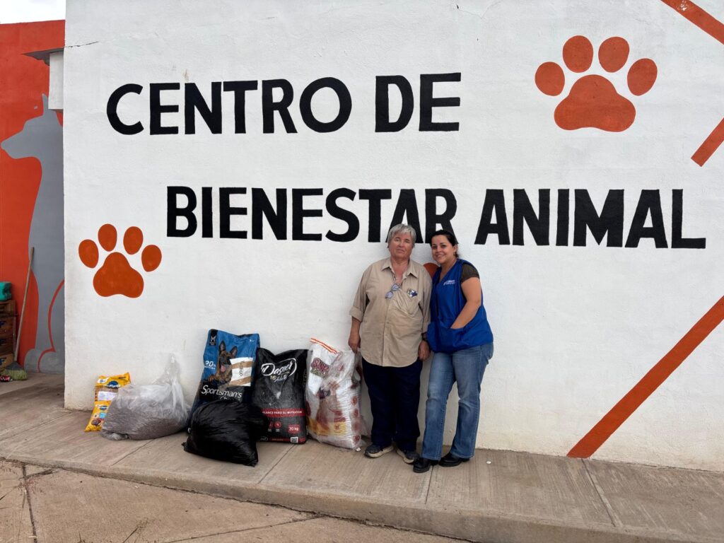 Gobierno del Estado entrega alimento a refugio animal en Parral