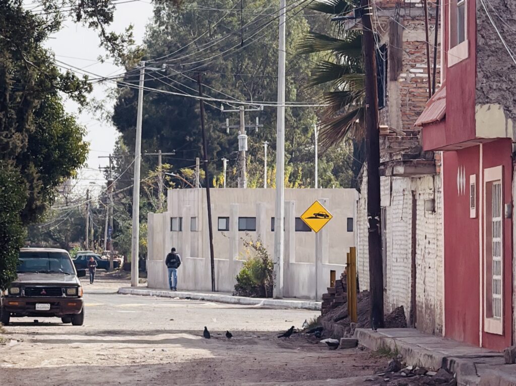 APAGÓN VECINAL: LA FALTA DE LUZ DEJA A LA CUADRA DEL FERROCARRIL A MERCED DEL MIEDO