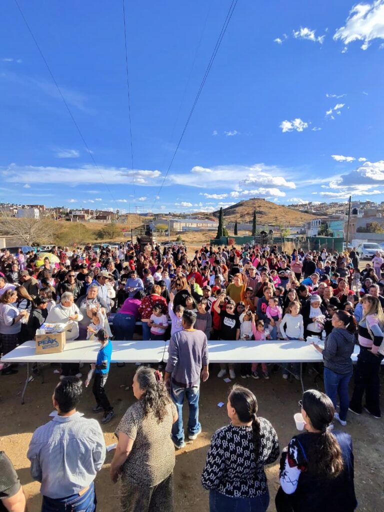 Arturo Rubalcaba y el regidor Homero Armendáriz congregan a decenas de familias en Fiesta de Reyes