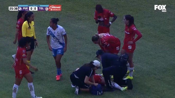 Lesión de Faustine Robert en la Liga MX Femenil: Problemas en el Estadio Cuauhtémoc