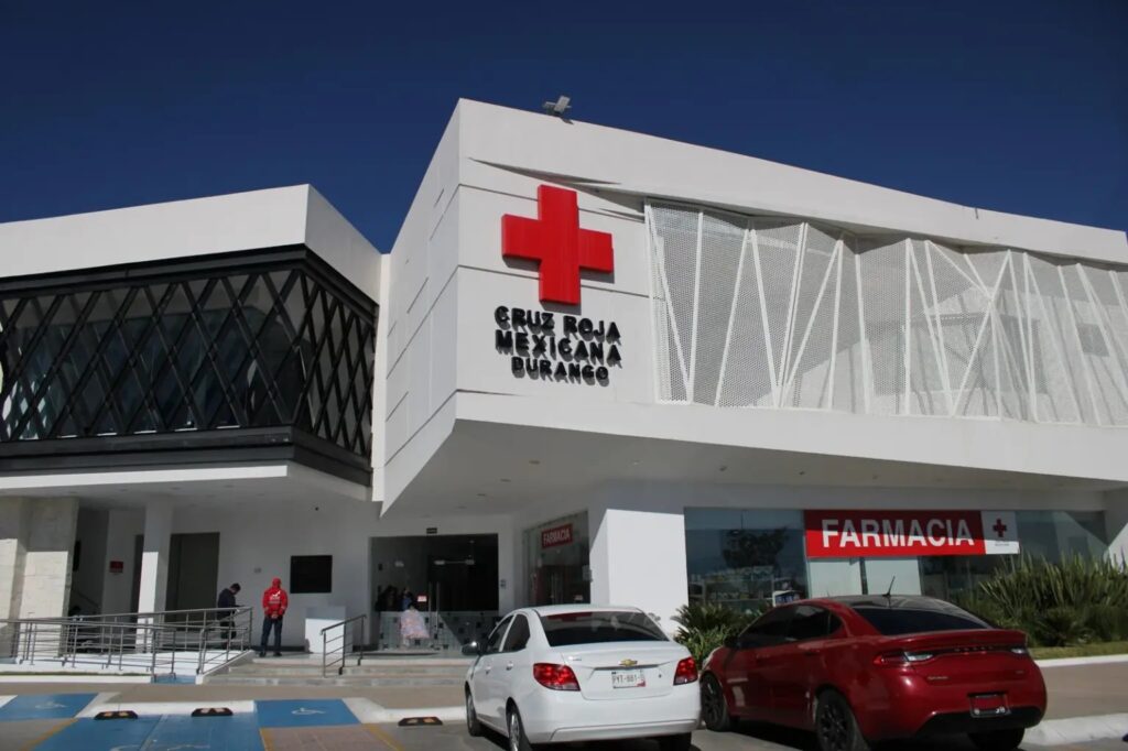 Intentó rescatar a su hijo de quienes lo lesionaban y también lo hirieron