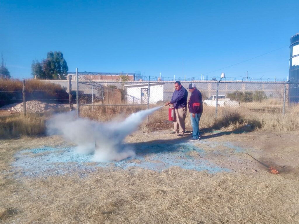 Capacitan a empresas en materia de Protección Civil en Guadalupe Victoria