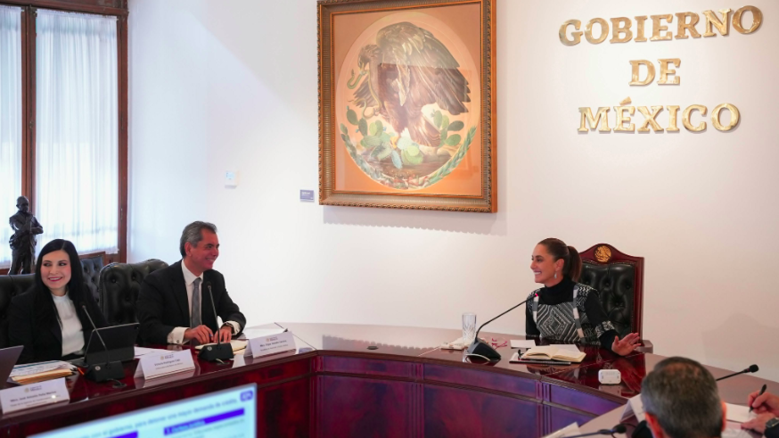 Sheinbaum se reúne con la gobernadora del Banco de México