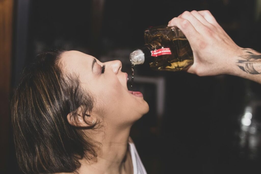 Encuesta revela que las mujeres en México beben más alcohol