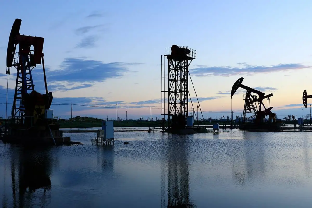 EE. UU. flexibiliza sanciones y autoriza a China comprar petróleo de Venezuela
