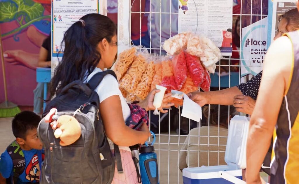 SEP reafirma prohibición de alimentos chatarra en escuelas pese a amparos empresariales