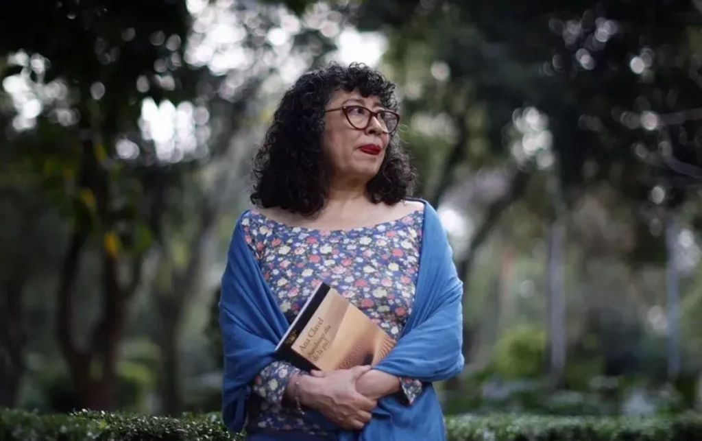 Ana Clavel recibe el Premio Mazatlán de Literatura 2026 por “Autobiografía de la piel”