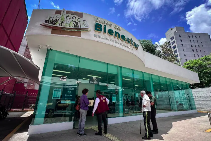 Banco del Bienestar manda urgente aviso para adultos mayores