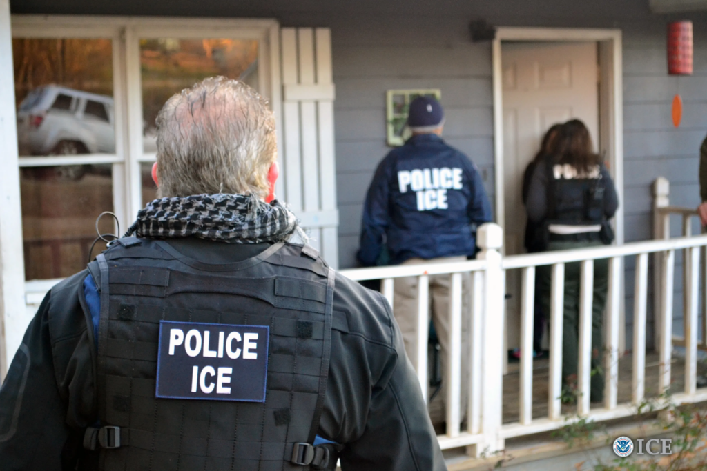 Arresto de ICE genera polémica tras acusaciones de negar medicamento vital