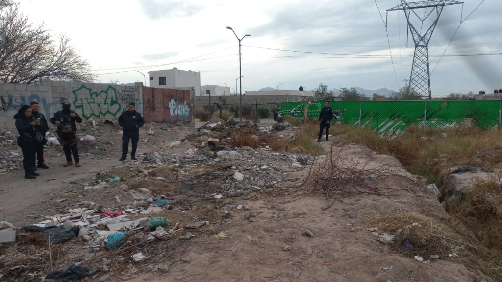 Pepenadora encuentra cadáver de mujer dentro de un tambo