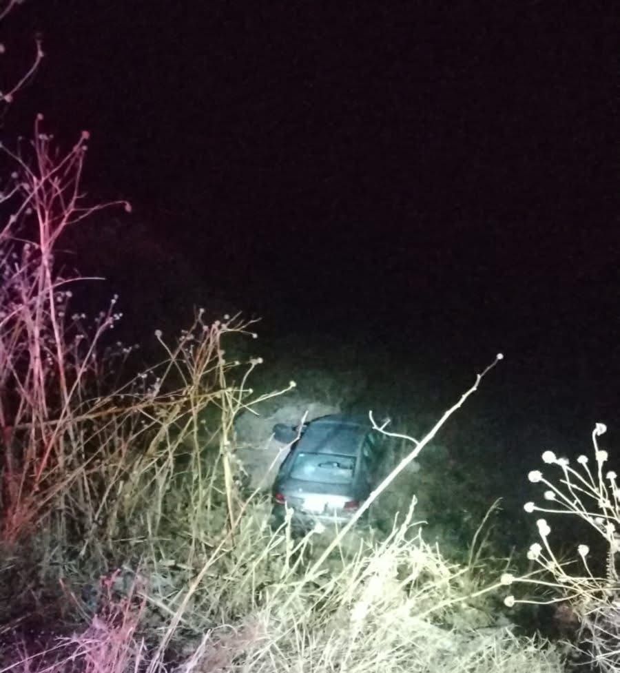 Bajo a hacer pipi y se le fue su carro