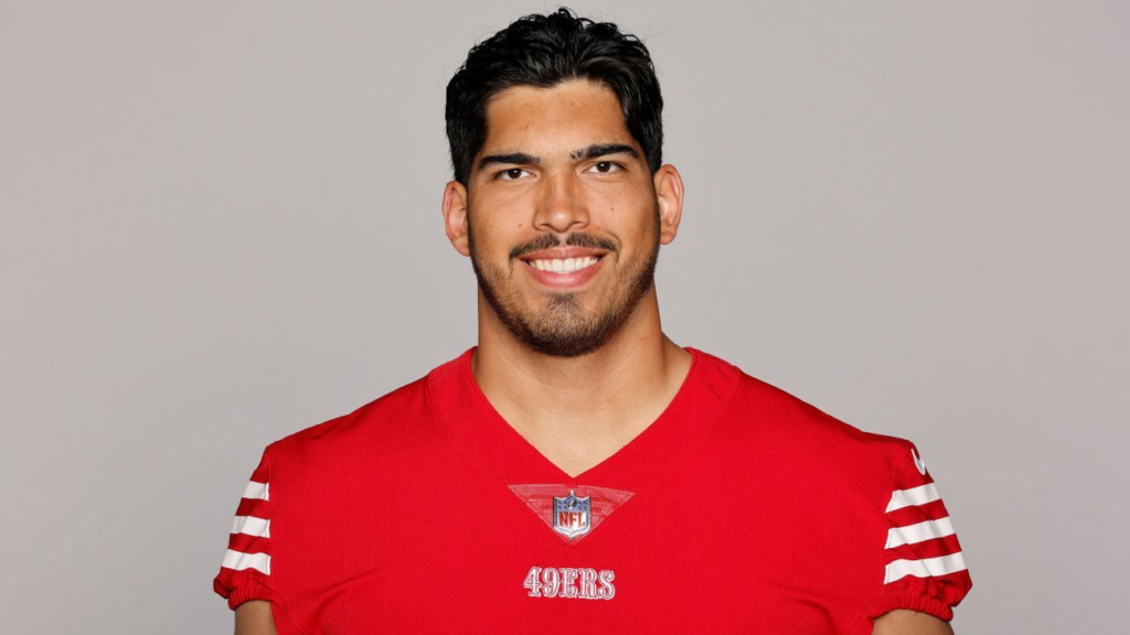 Orgullo mexicano: Isaac Alarcón extiende su vínculo con los 49ers