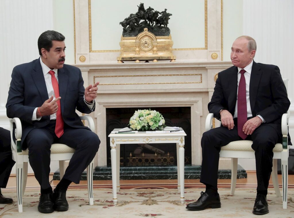 Vaticano habría intentado negociar asilo para Maduro en Rusia