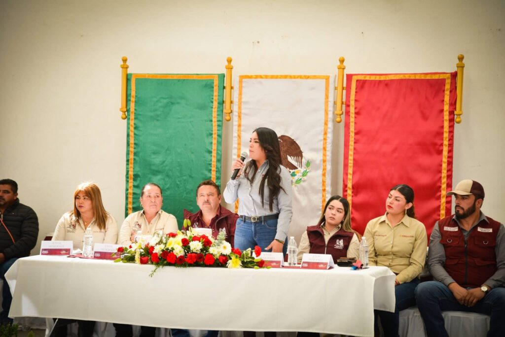 Alcaldesa toma protesta a presidentes de juntas municipales