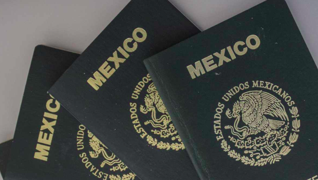 ¿Cómo obtener 50% de descuento en pasaporte mexicano?