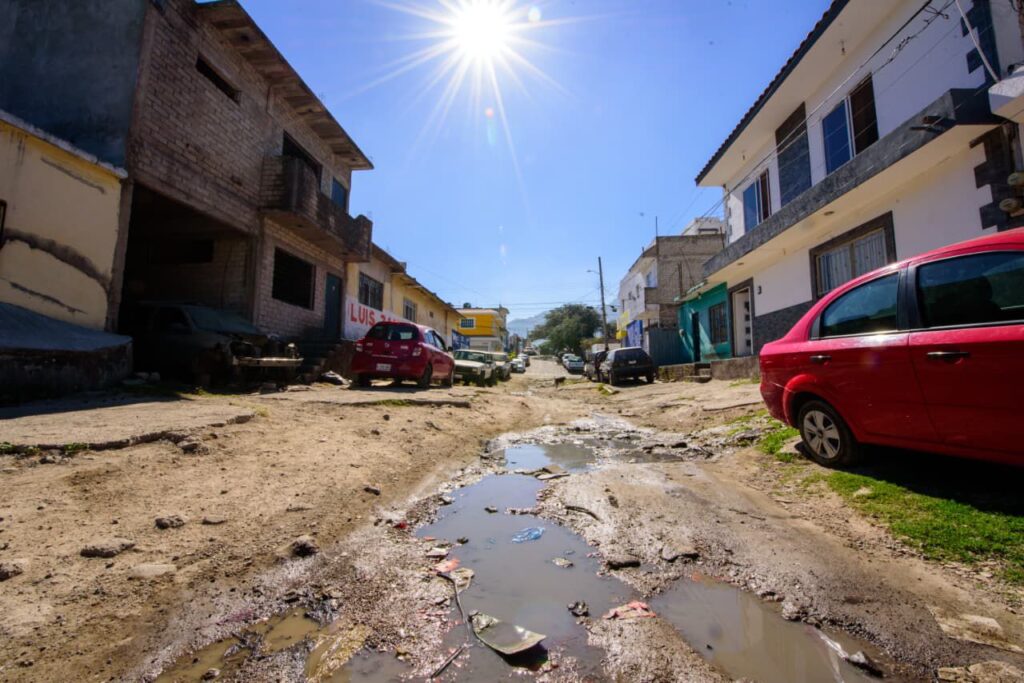 Miguel Ángel Navarro Quintero, realizó un recorrido por la colonia Emiliano Zapata