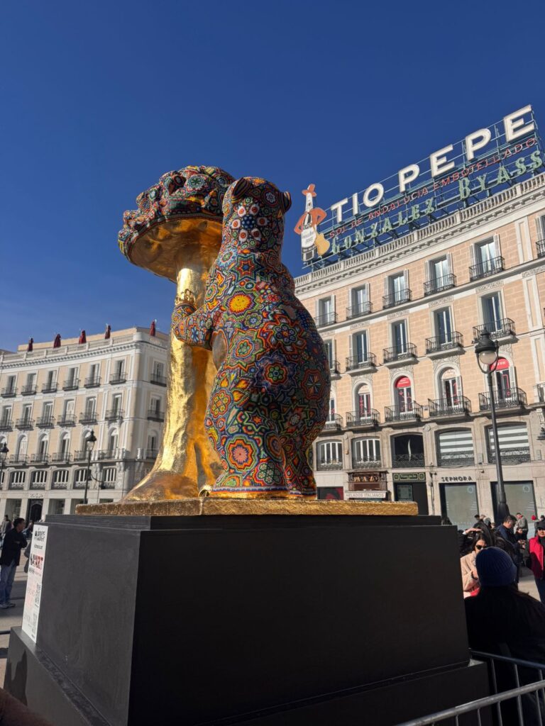 Nayarit y Madrid se hermanan a través del arte wixárika en la Puerta del Sol