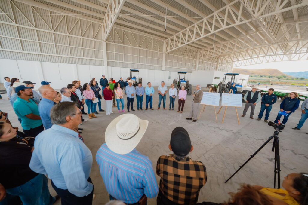 Entregó MANQ en el municipio de Jala la Central de Maquinaria del Sur