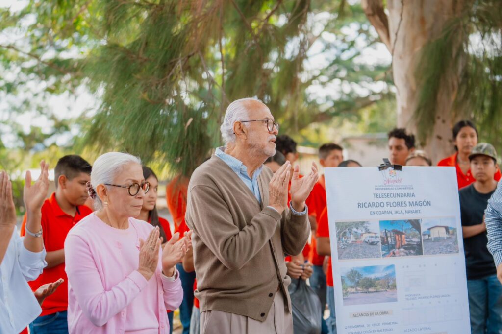 Durante 30 años, la Telesecundaria Ricardo Flores Magón, en el municipio de Jala, no había recibido una rehabilitación integral