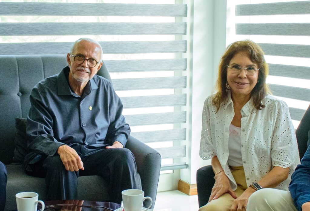Miguel Ángel Navarro Quintero, sostuvo una reunión para dialogar sobre el proyecto del hotel Villa La Valencia, en Punta Mita