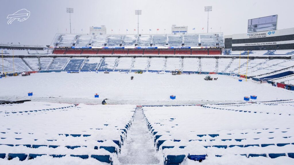 Los Bills piden ayuda para retirar la nieve de su estadio