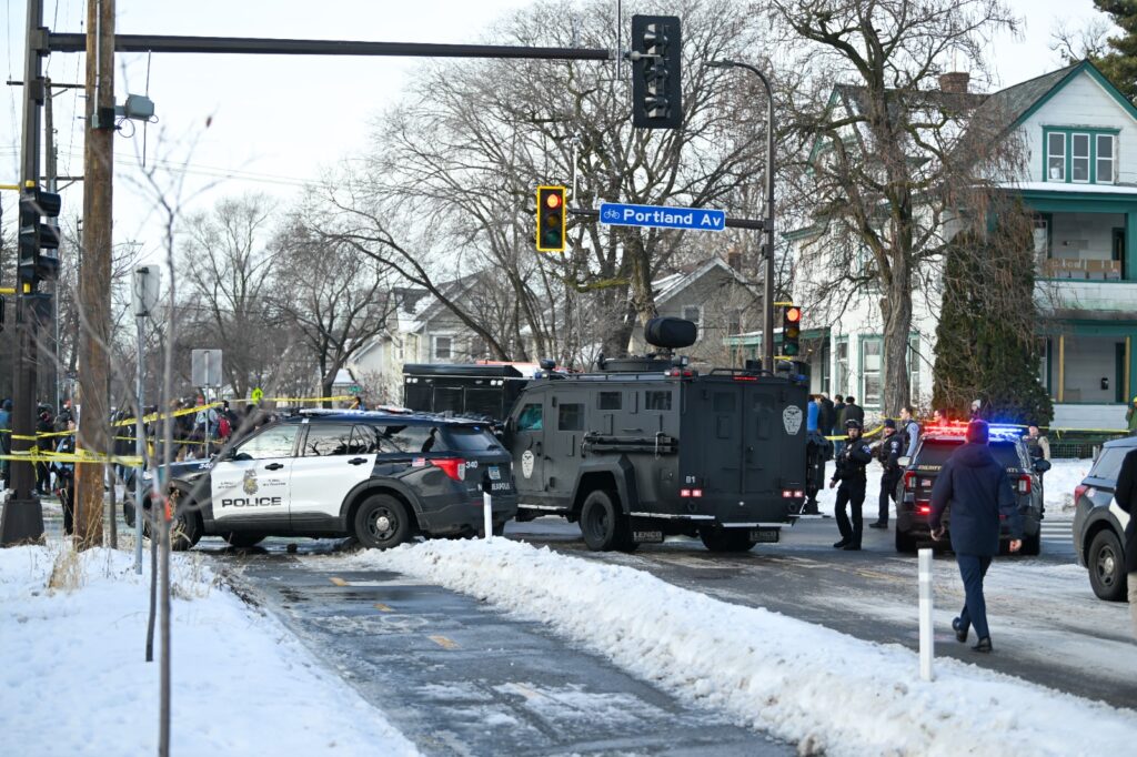Minnesota declara estado de emergencia tras muerte de una mujer en operativo del ICE