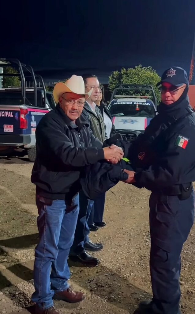 Entrega de Chamarras Refuerza la Seguridad en Guachochi: Pepe Yañez