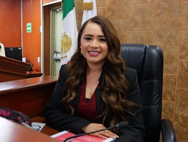 Diputada mexicana retenida en la frontera con 800 mil pesos