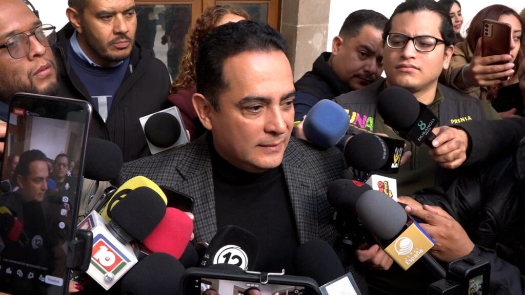 Toño Ochoa descarta distracciones políticas, afirmó que su prioridad es dejar un mejor Durango.