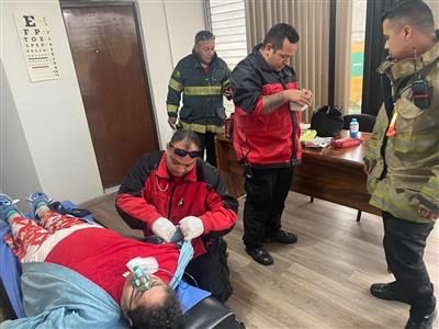 Bomberos de Durango salvan la vida de mujer con emergencia cardiaca