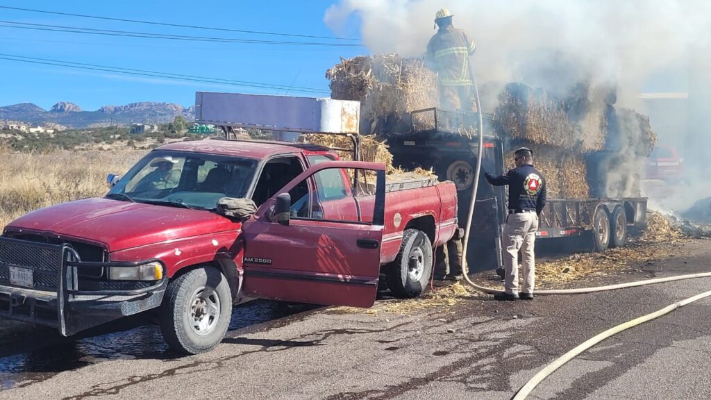 ¡Última hora! Incendio casi consume 7 toneladas de alimento para ganado en Santiago