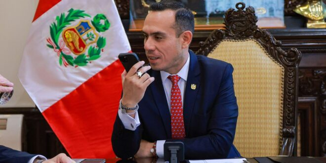 Presidente de Perú bajo investigación por tráfico de influencias