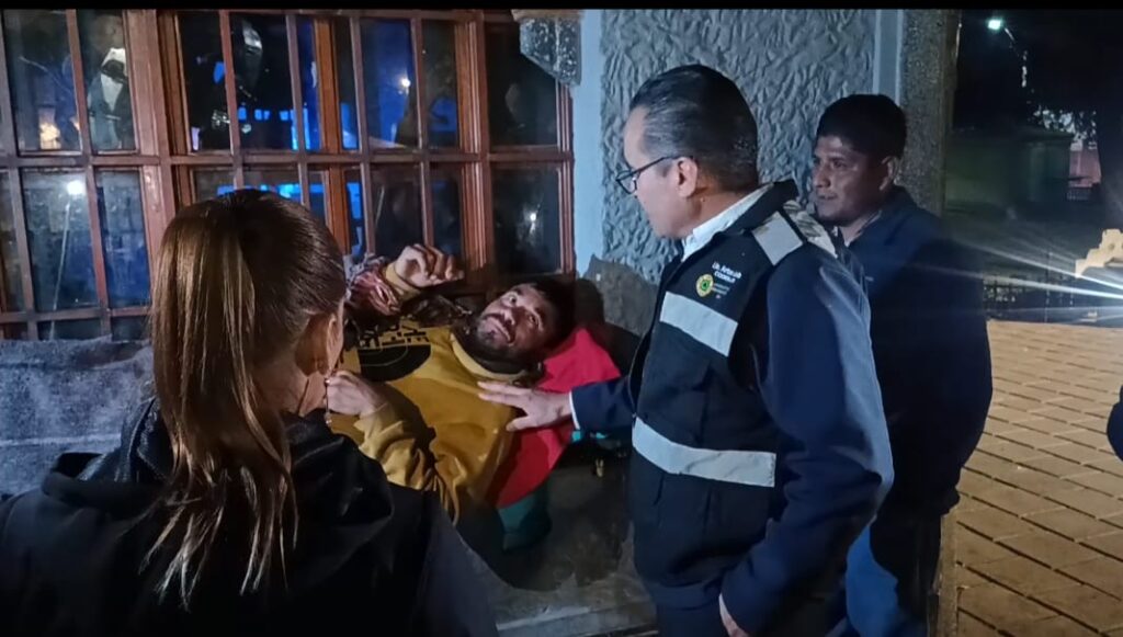 Apoyan a personas en situación de calle por intenso frio en Durango.