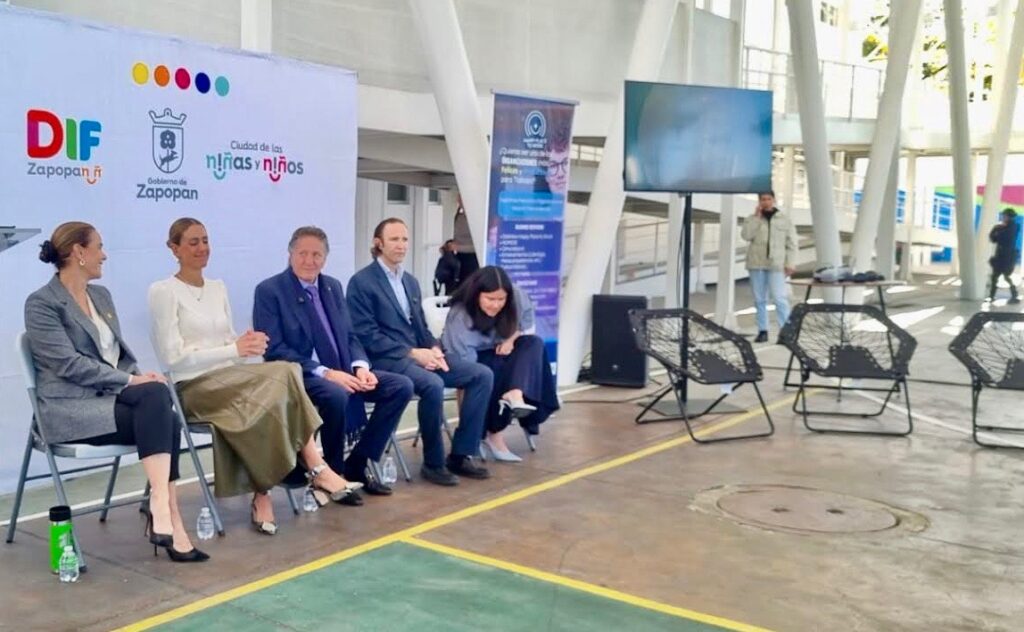 DIF Zapopan inaugura cabina de realidad virtual para cuidar la salud emocional de su personal