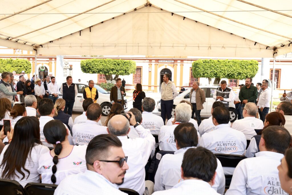 Refuerzan vigilancia sanitaria y obra pública en Zacoalco con nuevas unidades y apoyos a artesanos