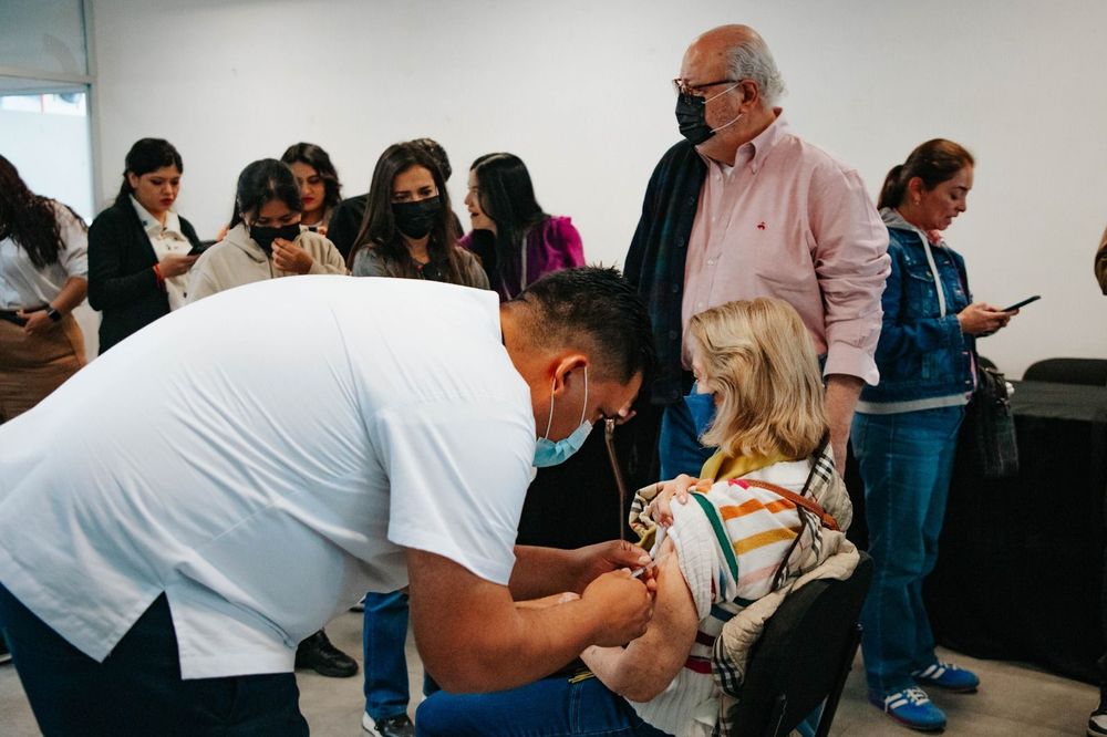 Guadalajara acerca vacunación contra el sarampión al sector industrial y aplica 300 dosis en jornada empresarial