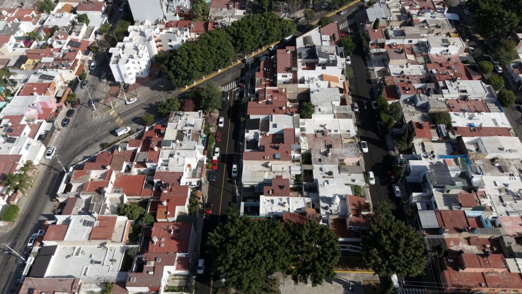 Zapopan renueva más de 11 mil metros cuadrados de calles en Las Águilas con inversión de 4.5 millones de pesos