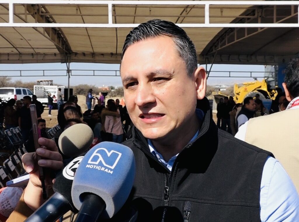 Indignación ambiental en Durango: retiran mallas tras muerte de aves en plaza pública.