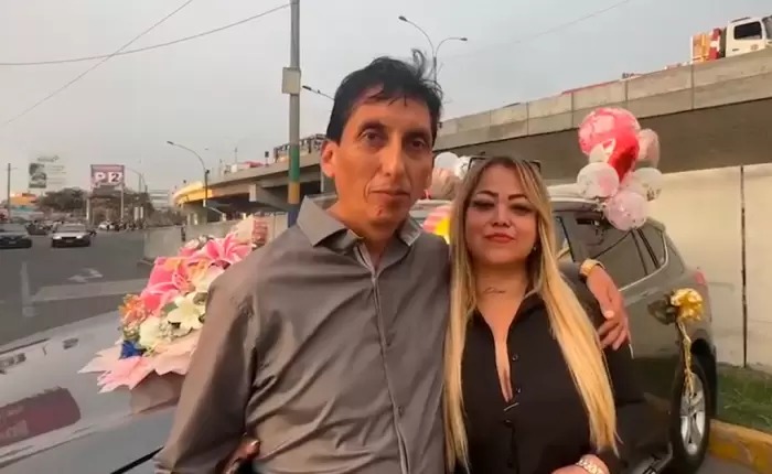 Hombre regala camioneta a su enamorada después de un mes de novios