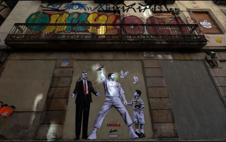 Mural en Barcelona reivindica la paz con imagen de Bad Bunny y menor detenido