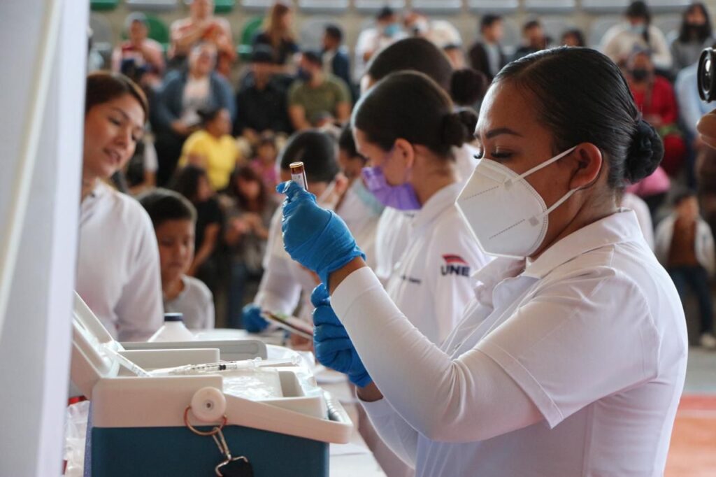 Tlajomulco instala macromódulos para acelerar vacunación contra el sarampión
