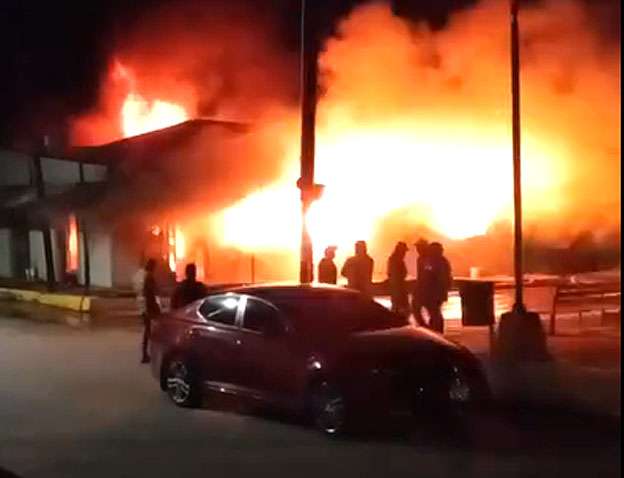 Incendio arrasa con histórico comercio de la familia Olivas en Nonoava