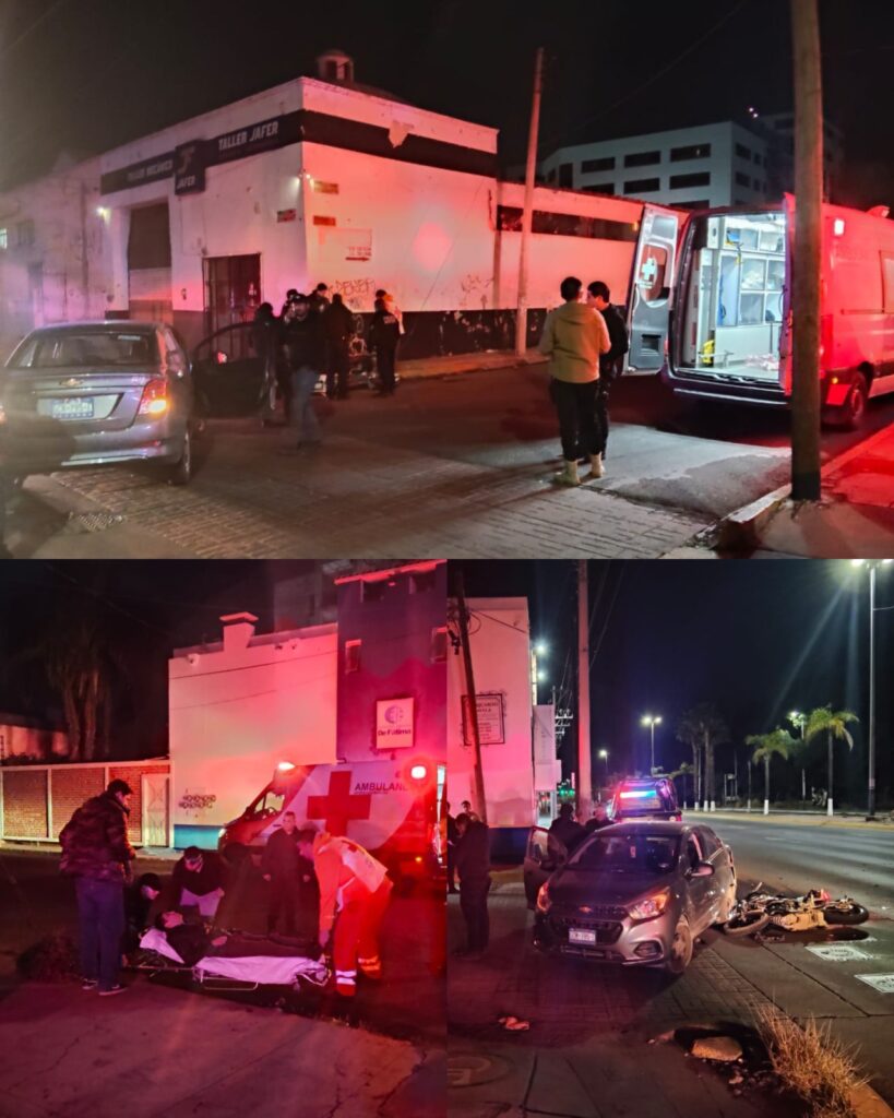 Choque en la madrugada de motocicleta contra auto deja a dos jóvenes heridos