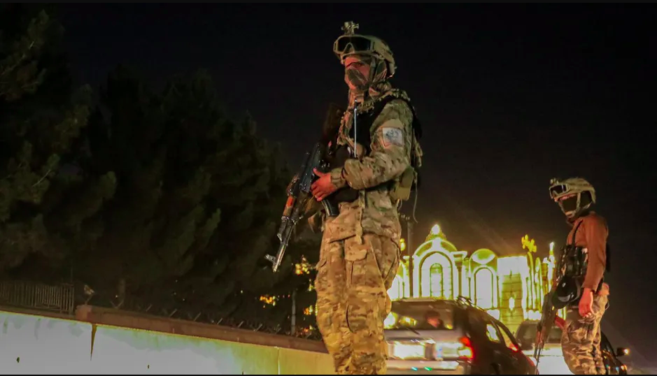 Pakistán ataca capital de Afganistán; declara “gu3rr4 abierta”
